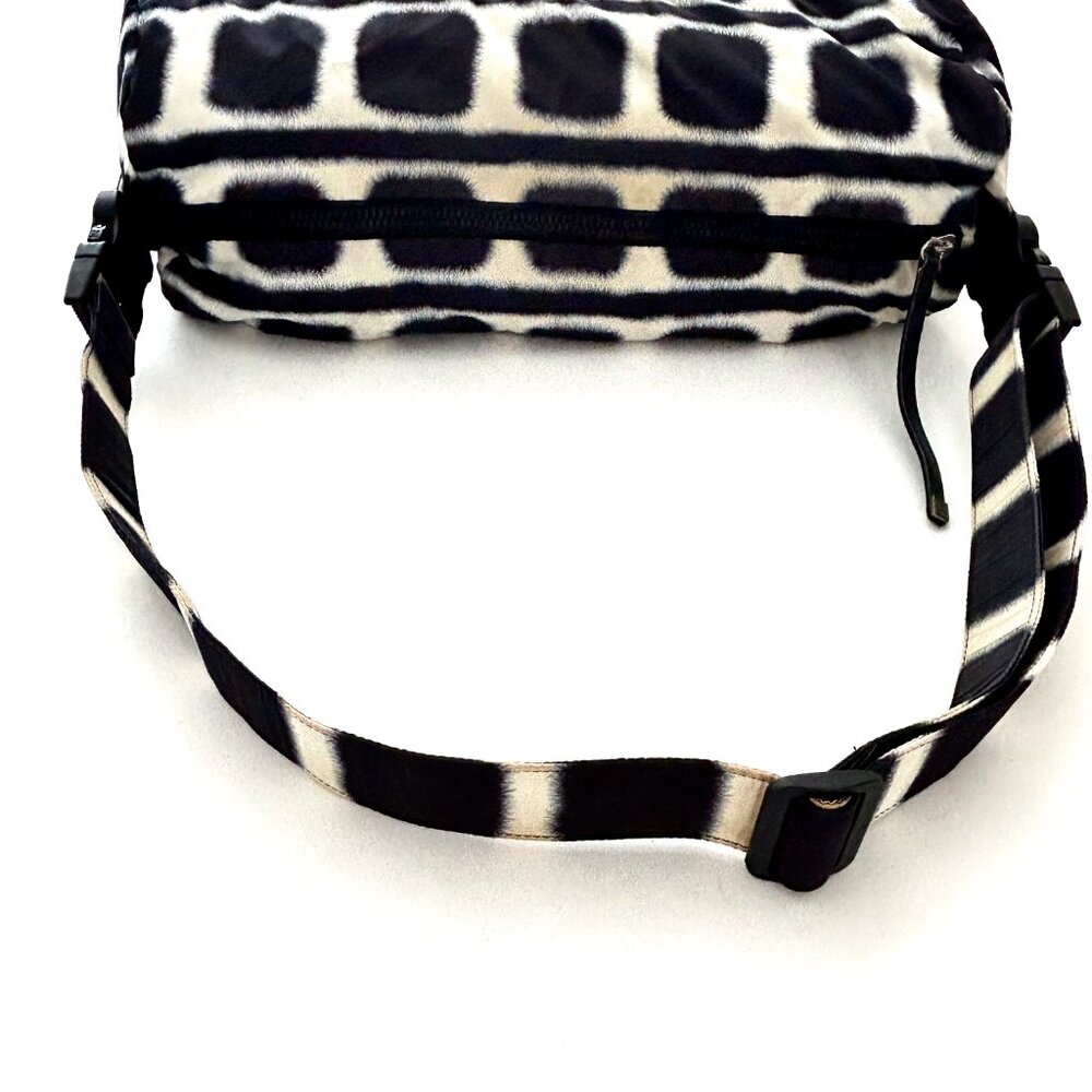 CHANEL Black and White Patterned Shoulder Bag with Leather Logo Patch - Picture 7 of 15